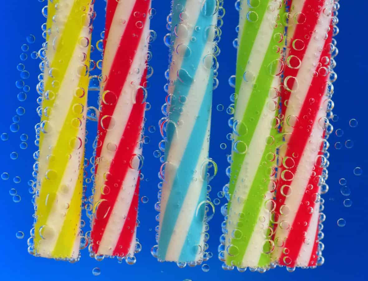 https://www.greenerlyfe.com/wp-content/uploads/2019/10/how-to-clean-reusable-straws.jpg